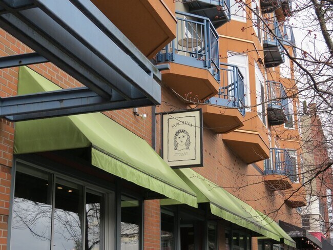Building Photo - Incredible 1bed/1bath Condo Ideally Located in Belltown!