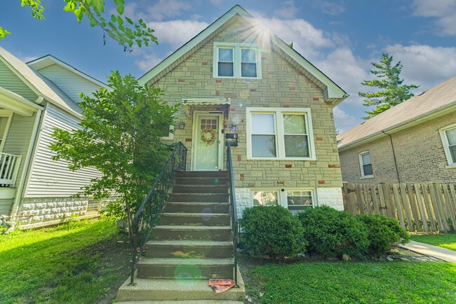 Building Photo - 1327 S Harvey Ave