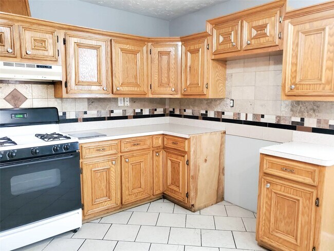 Building Photo - 3020 Sagebrush Dr