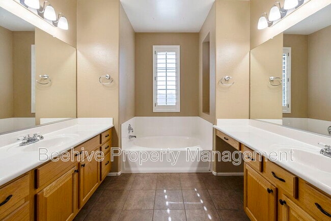 Building Photo - 2314 W Jake Haven