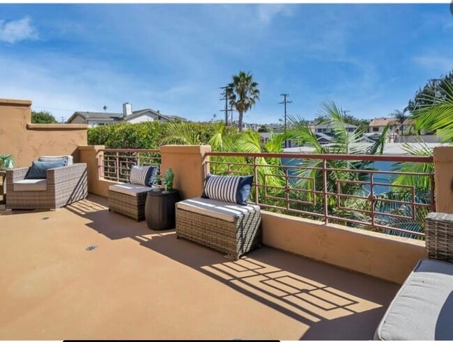 Main Deck Patio 2 - 138 S Broadway