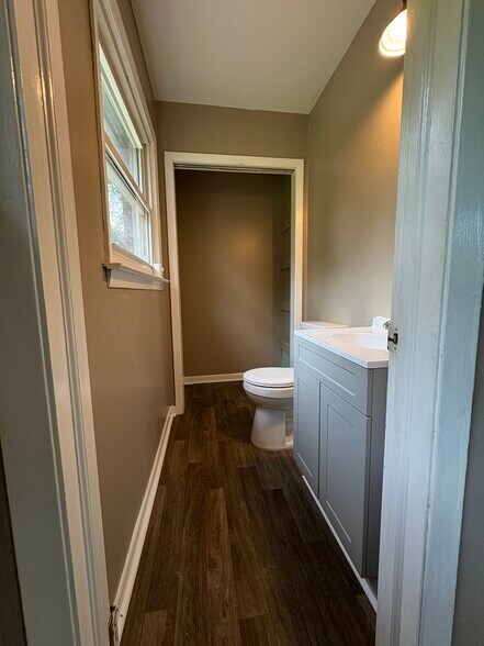 Building Photo - 3330 Karian Dr