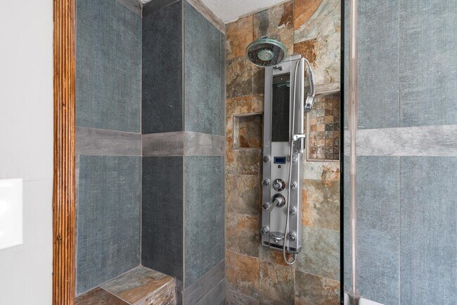 Building Photo - 135 W Hudson Ave