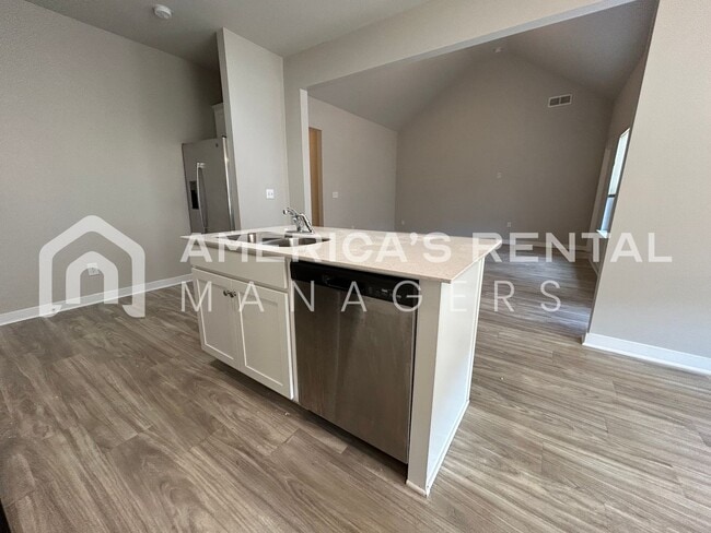 Building Photo - 7984 St.James Dr