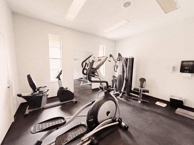 Building Photo - 600 Village Green Ct