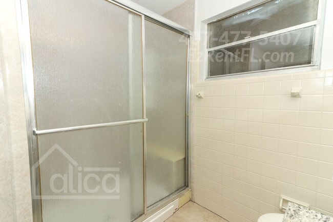 Building Photo - Charming 3/2 with Carport in Sanford