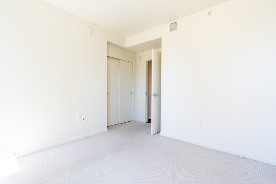 Building Photo - 321 10th Ave