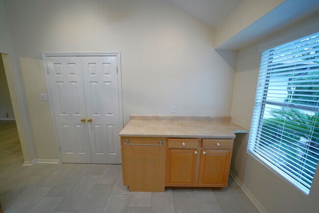 Building Photo - Beautiful Home in the desirable Shavano Ga...