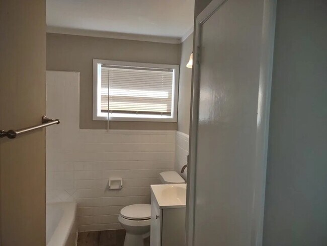 Building Photo - 4202 Snellings Dr