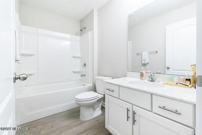 Building Photo - 15935 Great Lakes Cir