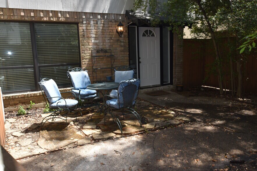 Building Photo - 6718 Eastridge Dr