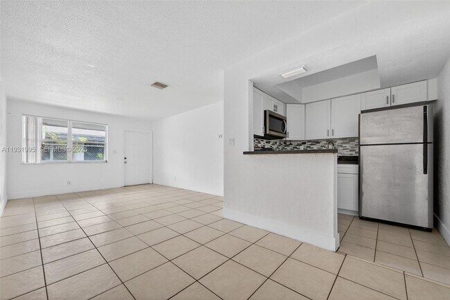 Building Photo - 5842 NW 23rd St