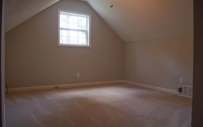 Building Photo - 1080 Maple Cir