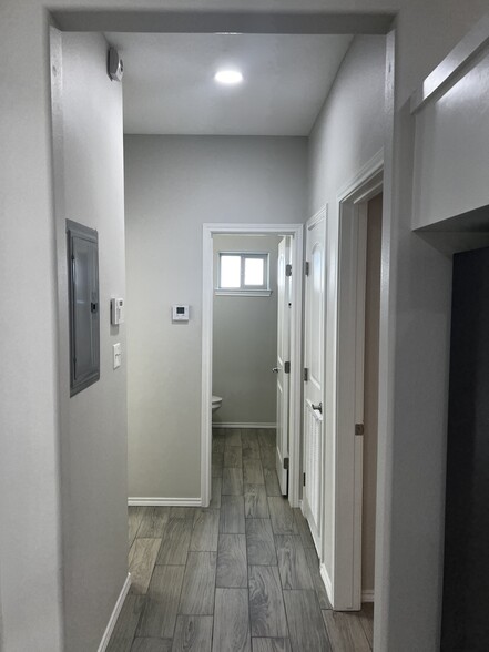 Building Photo - 5908 Sandpiper Ave