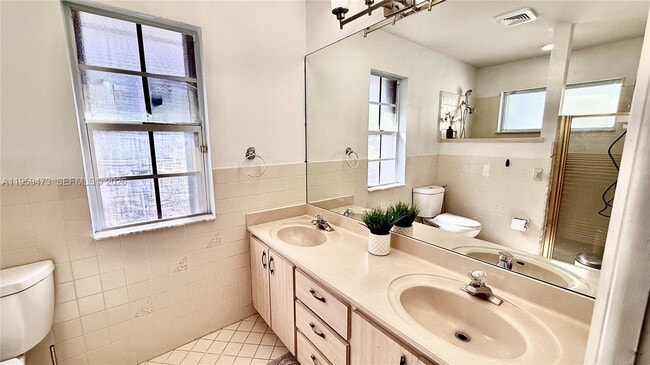 Building Photo - 5470 Pine Cir