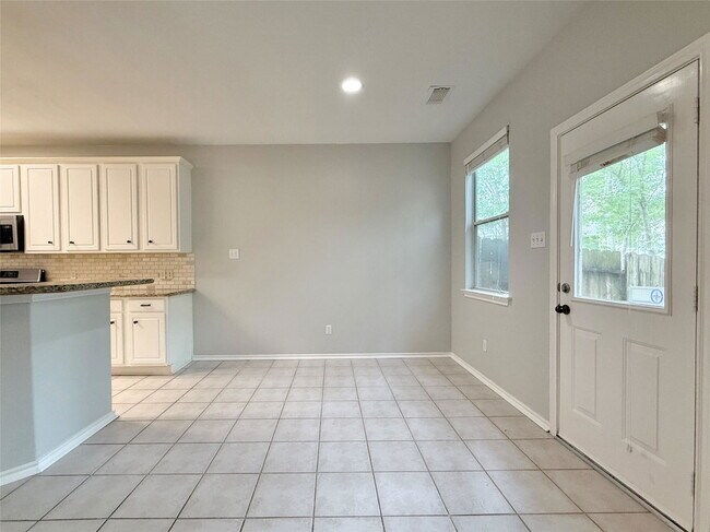 Building Photo - 23 Blue Creek Pl