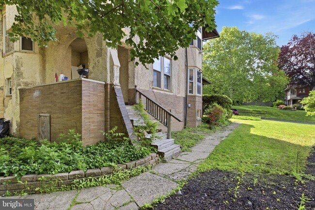 Building Photo - 5939 Drexel Rd