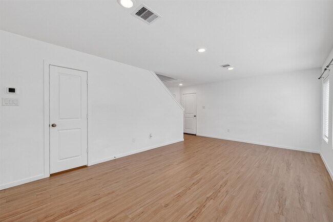 Building Photo - 3039 Ash Ray Dr