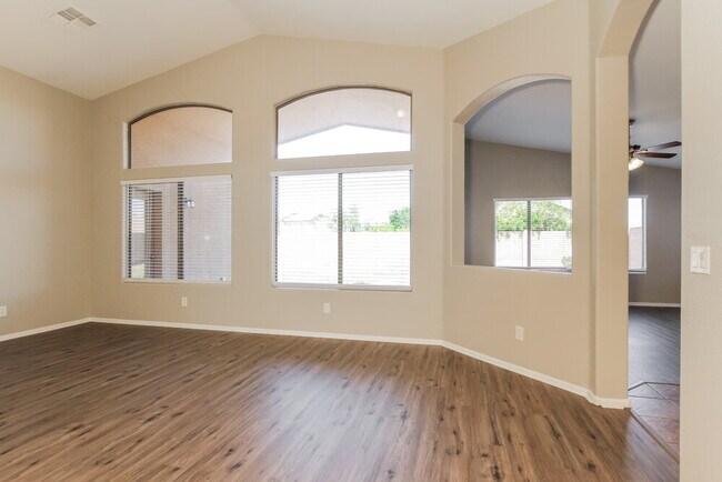 Building Photo - 4640 W Magdalena Ln