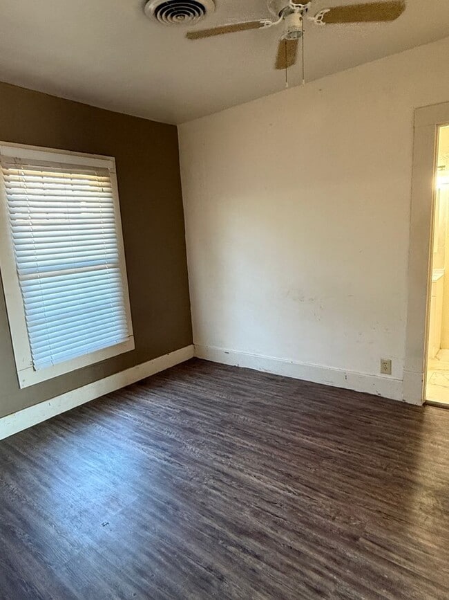 Building Photo - Recently renovated 2 or 3 bedroom with New kitchen