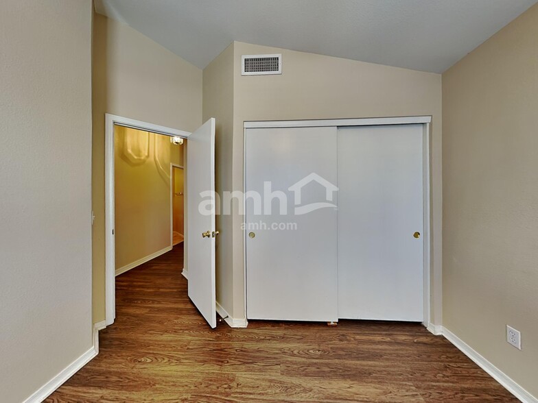 Building Photo - 8890 N 114th Ave