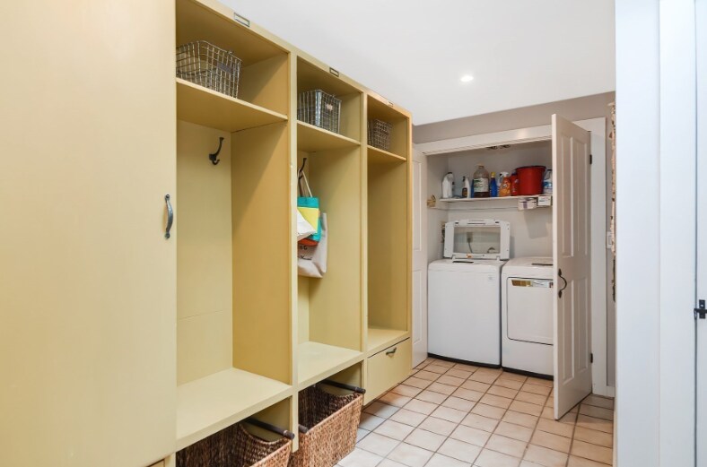 Building Photo - 144 Old Connecticut Path