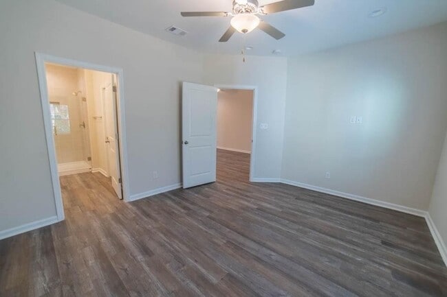 Building Photo - 131 Lower Creek Dr