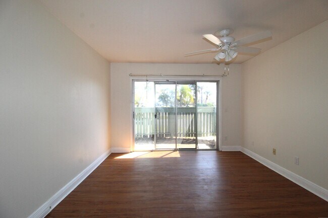 Building Photo - 1790 SE Ryecroft Ct