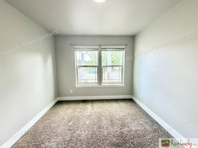Building Photo - 6826 S J St