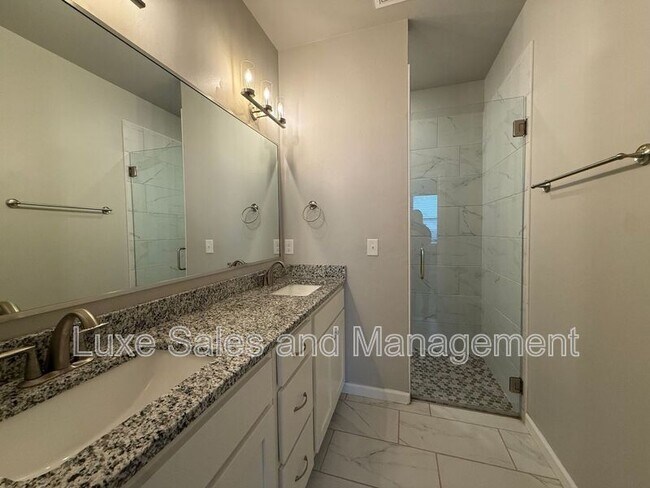 Building Photo - 1138 N Blackwelder Ave