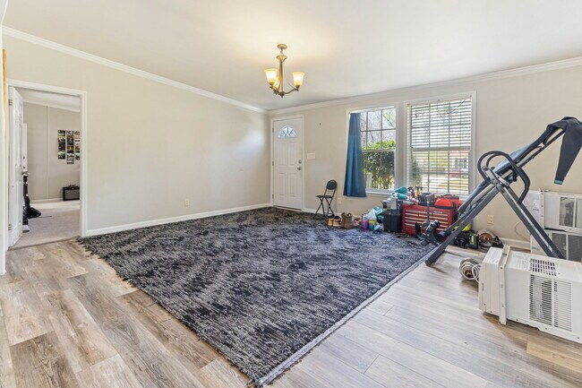 Building Photo - 214 Shipman's Pike