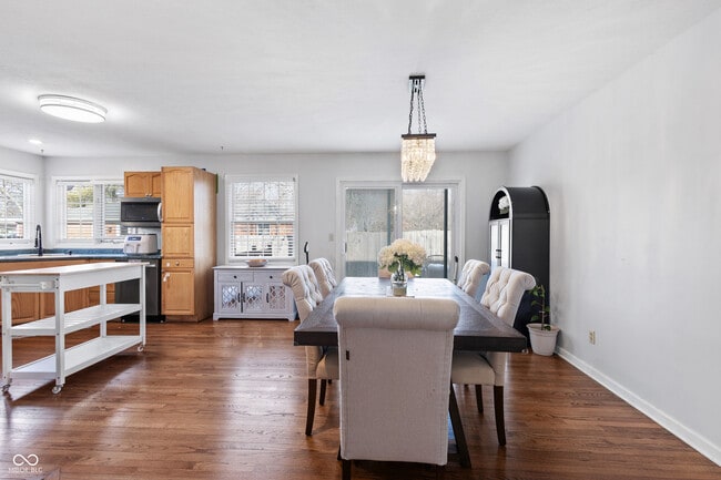 Building Photo - 1108 E 106th St