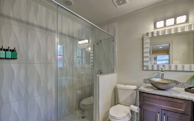Building Photo - 4018 Leeshire Dr