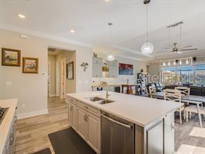 Building Photo - 714 16th Ave E