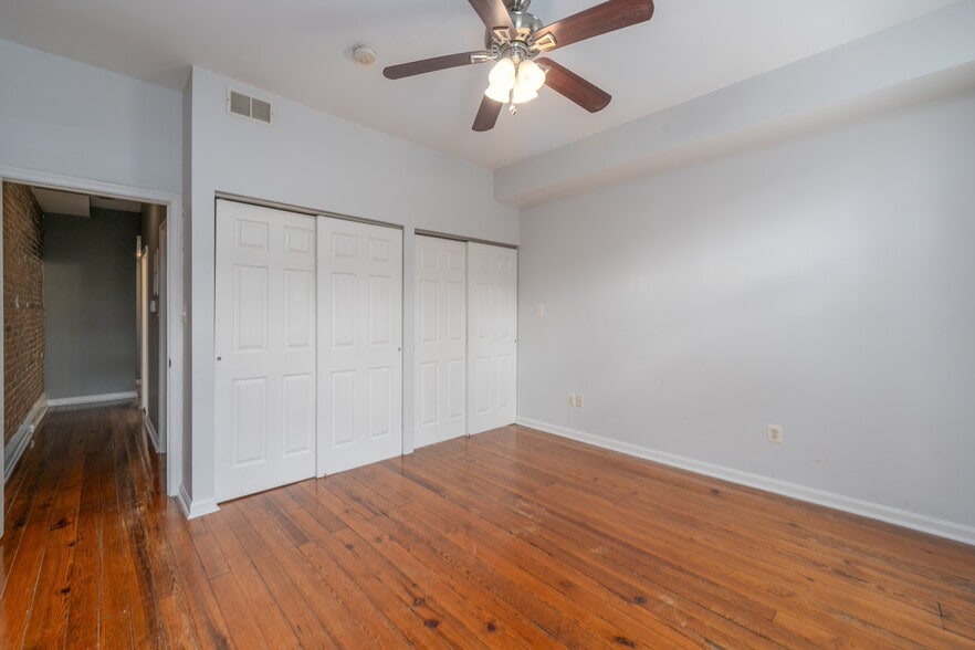 Building Photo - 926 S Hanover St
