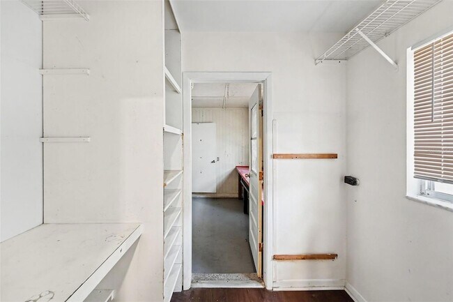 Building Photo - 14706 Carnation Dr