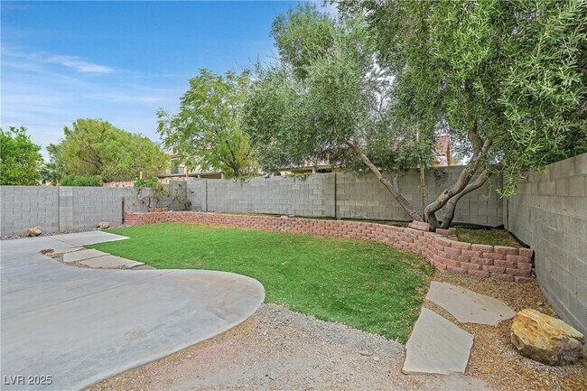 Building Photo - 663 Homewillow Ave