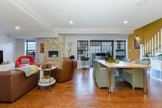 Building Photo - 350 W Broadway