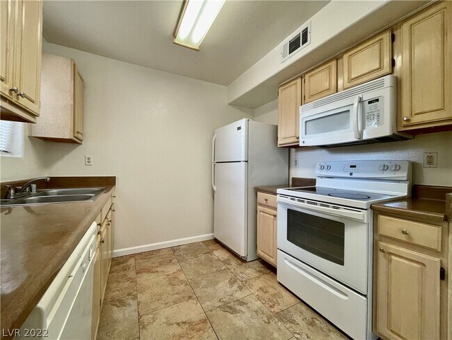 Building Photo - 555 E Silverado Ranch Blvd