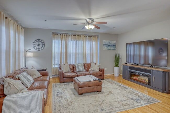 Building Photo - Fairfield Townhome