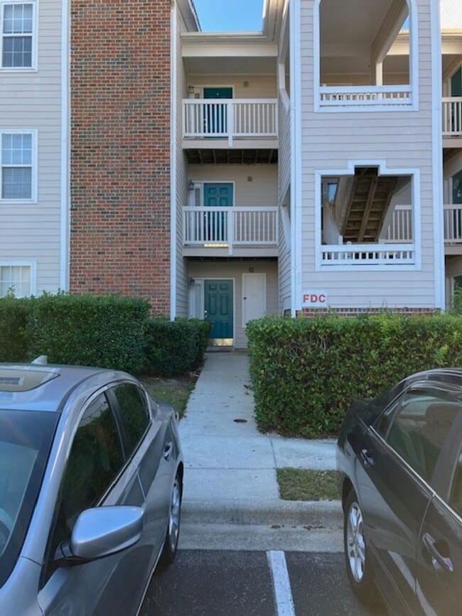 Building Photo - 721-G