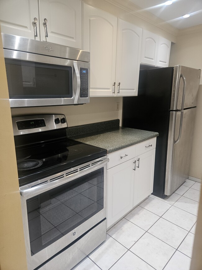 Building Photo - 4125 NW 88th Ave