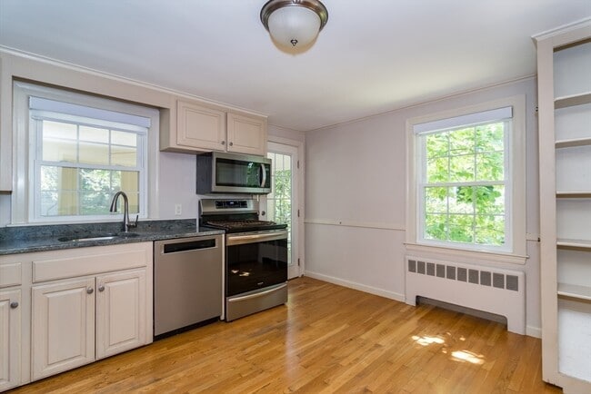 Building Photo - 15 Charles St