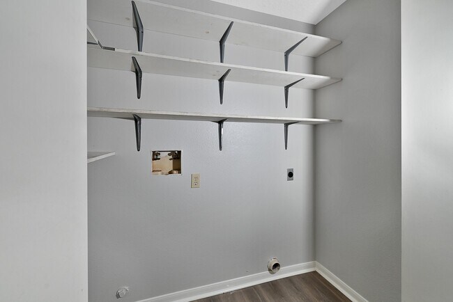 Building Photo - 2827 Deep Anchor Way