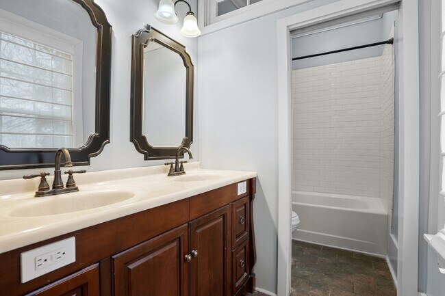 Building Photo - 251 Cheatham Springs Rd