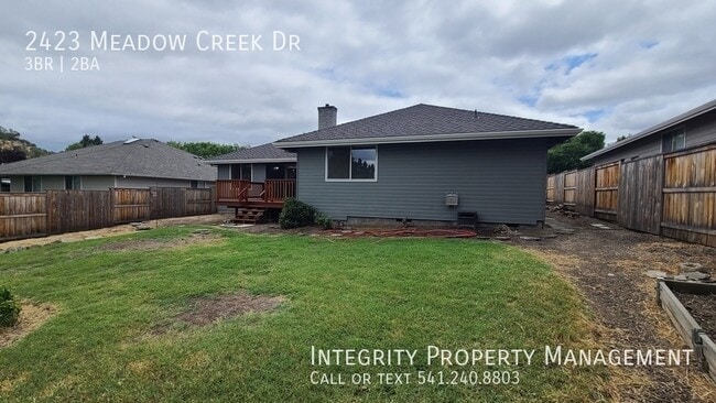 Building Photo - 2423 Meadow Creek Dr