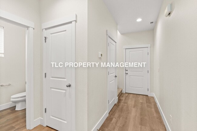 Building Photo - Gorgeous Home for Rent