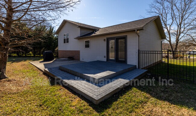 Building Photo - 722 Chapelwood Cir