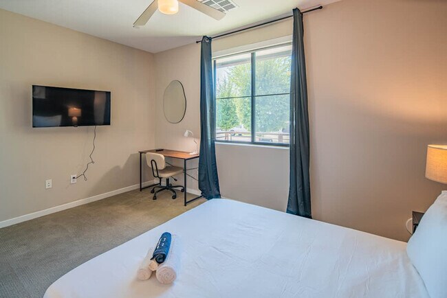 Building Photo - 730 E Marlette Ave