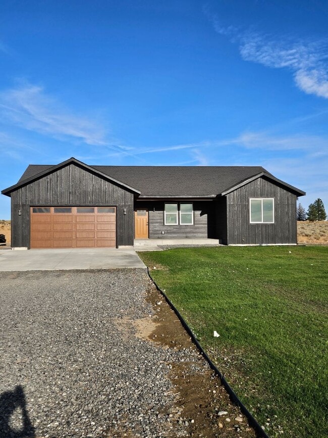 Building Photo - 4 bed 2 bath New Build in McConihe area cl...